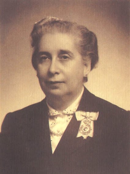 Ελένη Σκούρα (1896 – 1991). Υπήρξε η πρώτη Ελληνίδα βουλευτίνα